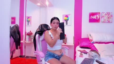 Snapshot of 15_scarlette chatting on February 1, 3:41 am Scarlette online show from February 1, 3:41 am