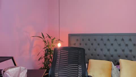Snapshot of _aline_hall chatting on February 5, 10:41 am Alline Hall online show from February 5, 10:41 am
