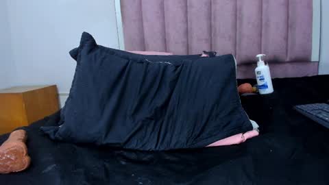 Snapshot of _aniisha_ chatting on March 10, 10:34 pm Any online show from March 10, 10:34 pm