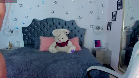 Snapshot of _antonnela_ chatting on January 17, 2:07 pm antonnela online show from January 17, 2:07 pm