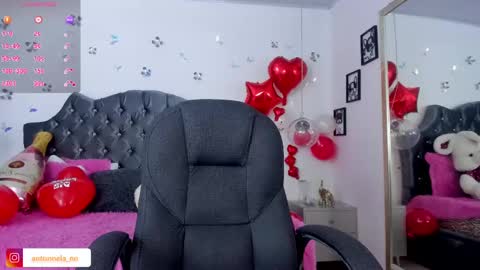 Snapshot of _antonnela_ chatting on February 18, 4:25 pm antonnela online show from February 18, 4:25 pm