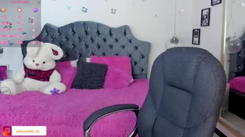 Snapshot of _antonnela_ chatting on March 4, 1:38 pm antonnela online show from March 4, 1:38 pm