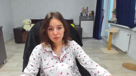 Snapshot of _arina_cox__ chatting on December 2, 5:19 am Arina online show from December 2, 5:19 am