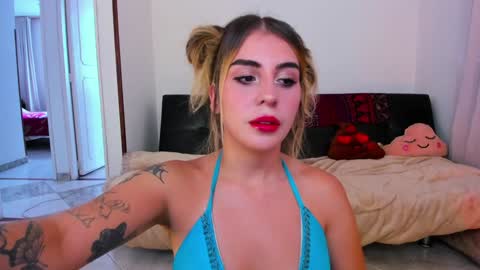 Snapshot of _cloe_1 chatting on January 23, 8:02 pm Chloe online show from January 23, 8:02 pm