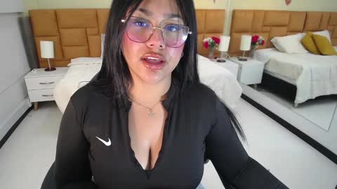 Snapshot of _dulcinea_1 chatting on February 19, 1:39 pm Dulcinea online show from February 19, 1:39 pm