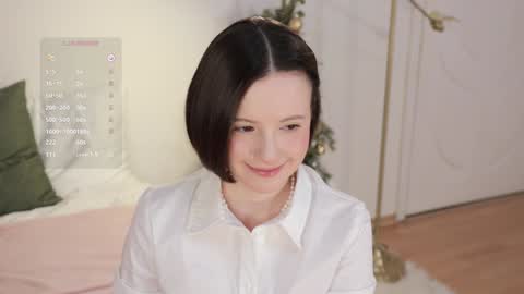 Snapshot of _female_essence_ chatting on January 20, 1:07 am Essie online show from January 20, 1:07 am