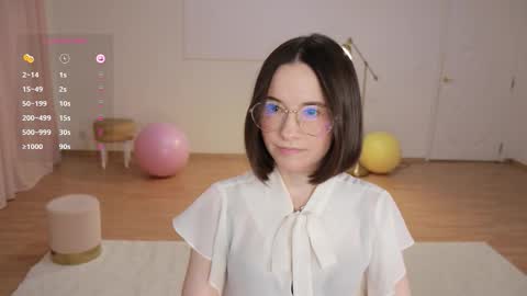 Snapshot of _female_essence_ chatting on September 17, 4:54 pm Essie online show from September 17, 4:54 pm