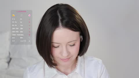 Snapshot of _female_essence_ chatting on February 7, 8:44 am Essie online show from February 7, 8:44 am