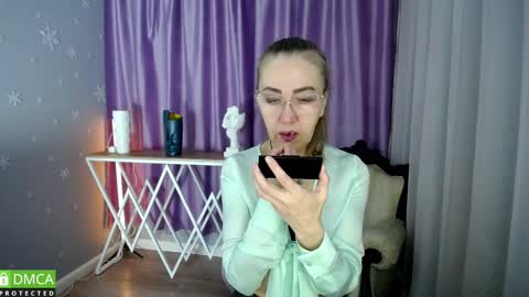 _greybunny_ online show from January 21, 7:26 am