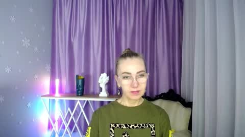 _greybunny_ online show from September 9, 8:14 am