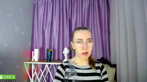 _greybunny_ online show from February 22, 9:01 am