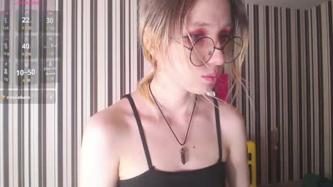 Snapshot of _hanna_moon_ chatting on December 12, 9:19 am Hannaolotl online show from December 12, 9:19 am