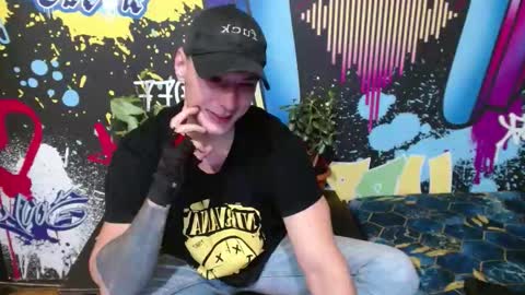 _happydayleon_ online show from September 19, 6:22 pm