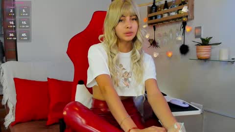 _hottie__ online show from January 7, 9:25 pm