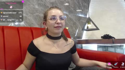 Snapshot of _isaabellaa chatting on February 14, 5:46 pm Isa online show from February 14, 5:46 pm