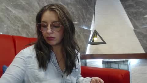 Snapshot of _isaabellaa chatting on March 4, 2:42 pm Isa online show from March 4, 2:42 pm