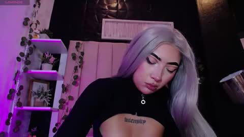 Snapshot of _johana18 chatting on February 12, 5:37 pm Mia online show from February 12, 5:37 pm