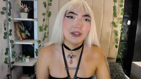 Snapshot of _johana18 chatting on February 25, 3:53 pm Mia online show from February 25, 3:53 pm