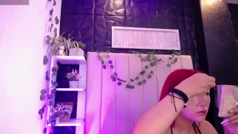 Snapshot of _johana18 chatting on January 20, 1:00 pm Mia online show from January 20, 1:00 pm