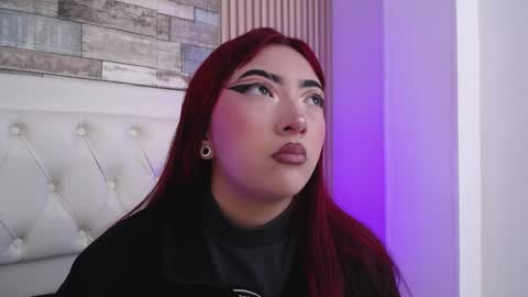 Snapshot of _johana18 chatting on January 4, 1:31 pm Mia online show from January 4, 1:31 pm