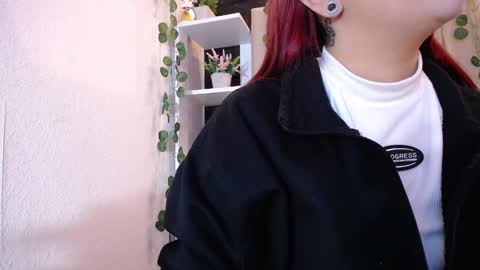 Snapshot of _johana18 chatting on March 6, 1:03 pm Mia online show from March 6, 1:03 pm