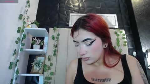 Snapshot of _johana18 chatting on March 7, 1:51 pm Mia online show from March 7, 1:51 pm