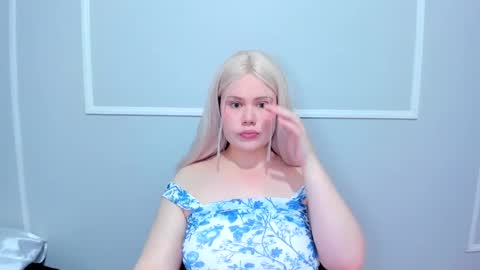 Snapshot of _leana_oo chatting on September 17, 4:10 pm leana online show from September 17, 4:10 pm
