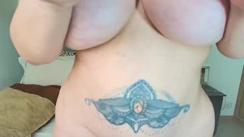 Snapshot of _madamemature_ chatting on February 3, 4:52 pm Lady Chanel online show from February 3, 4:52 pm