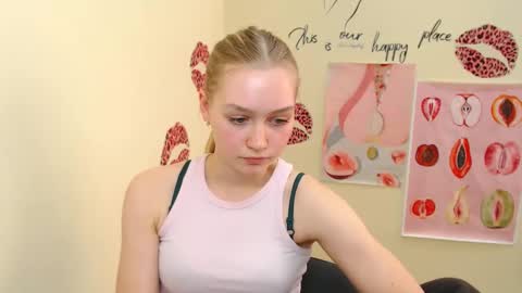 Clara online show from February 26, 1:32 pm