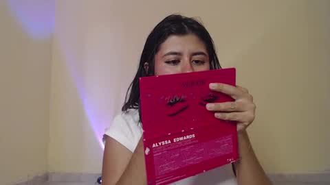 Snapshot of _maiahairy_ chatting on February 16, 1:27 pm Maia online show from February 16, 1:27 pm