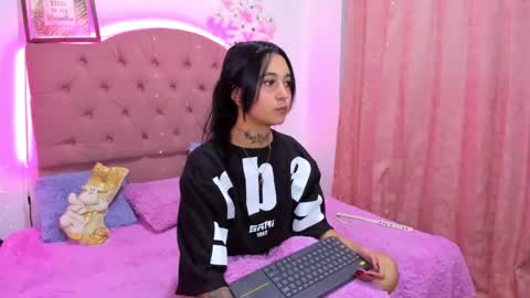 Mia online show from December 30, 12:00 am