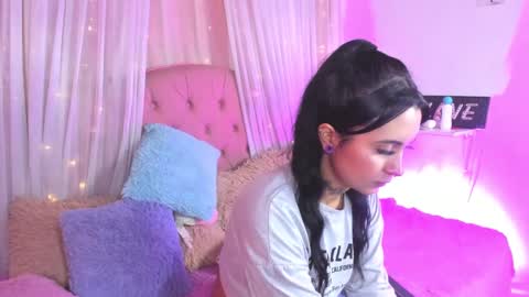 Mia online show from February 13, 12:02 am