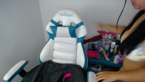 Snapshot of _miaaleon chatting on February 18, 4:14 pm Mia online show from February 18, 4:14 pm