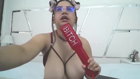 Snapshot of _miaaleon chatting on January 24, 2:51 pm Mia online show from January 24, 2:51 pm