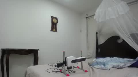 Snapshot of _miaaleon chatting on March 12, 10:39 pm Mia online show from March 12, 10:39 pm