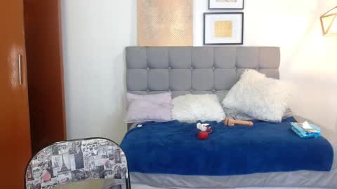 Snapshot of _naomi_s chatting on September 19, 7:17 pm _naomi_s online show from September 19, 7:17 pm