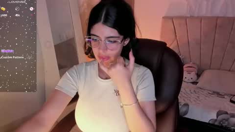 Niah  You can call me Ni or cutie haha online show from January 25, 9:35 pm