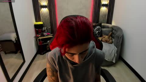 Snapshot of _selene_red chatting on February 28, 12:42 pm Selene online show from February 28, 12:42 pm