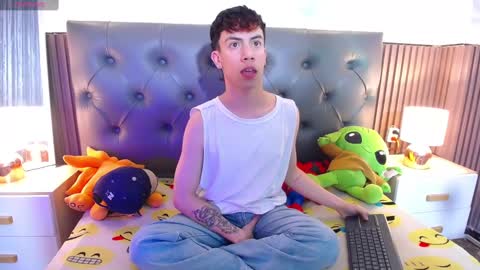 Aaron online show from February 11, 6:01 pm