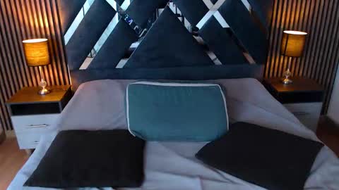Aaron online show from September 18, 5:28 pm