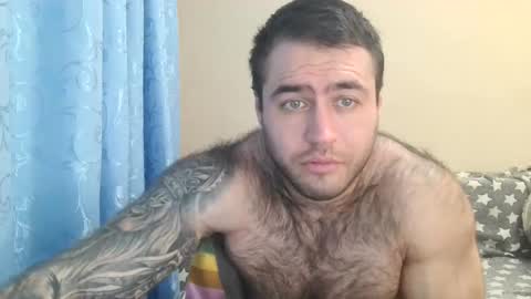 Snapshot of aaron_royal chatting on December 6, 7:17 pm Davin tayl online show from December 6, 7:17 pm