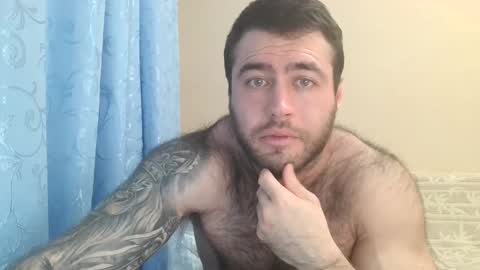 Snapshot of aaron_royal chatting on December 17, 6:20 pm Davin tayl online show from December 17, 6:20 pm