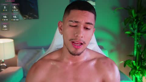 Snapshot of aaronfox_ chatting on January 19, 7:58 pm AARON online show from January 19, 7:58 pm