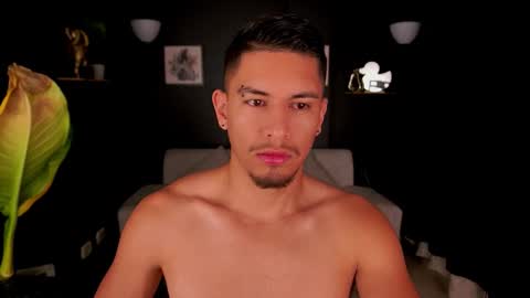 Snapshot of aaronfox_ chatting on September 11, 10:38 am AARON online show from September 11, 10:38 am
