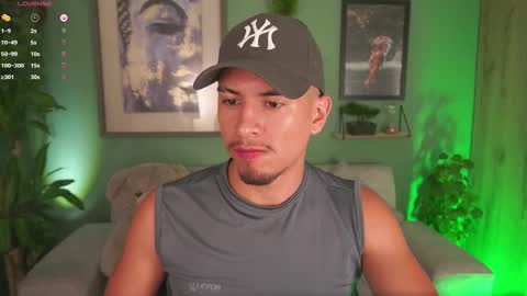 Snapshot of aaronfox_ chatting on February 21, 3:34 am AARON online show from February 21, 3:34 am