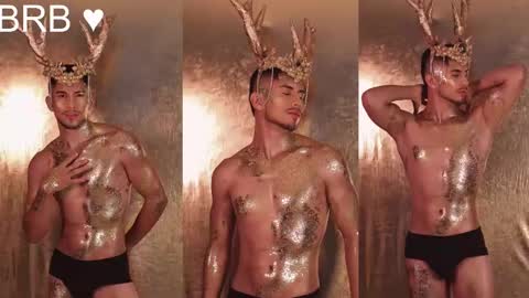 Snapshot of aaronfox_ chatting on March 1, 12:34 pm AARON online show from March 1, 12:34 pm