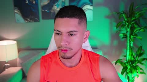 Snapshot of aaronfox_ chatting on January 18, 8:31 am AARON online show from January 18, 8:31 am