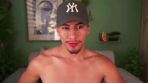 Snapshot of aaronfox_ chatting on March 10, 1:21 pm AARON online show from March 10, 1:21 pm