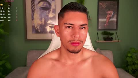 Snapshot of aaronfox_ chatting on February 8, 9:03 am AARON online show from February 8, 9:03 am