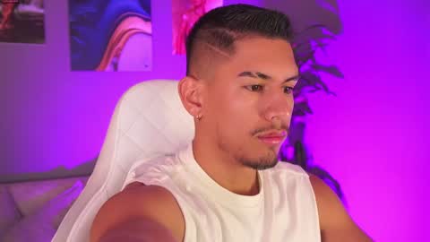 Snapshot of aaronfox_ chatting on January 27, 10:06 am AARON online show from January 27, 10:06 am